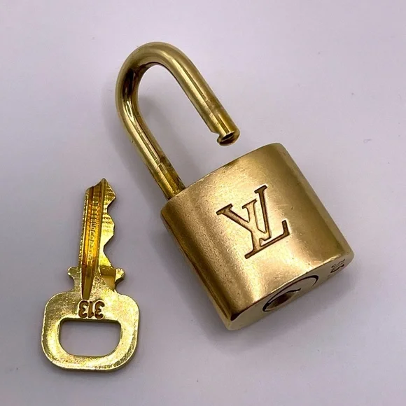 100% Authentic and pre loved Louis Vuitton - Gold Lock and Key set - #313 - Picture 4 of 6